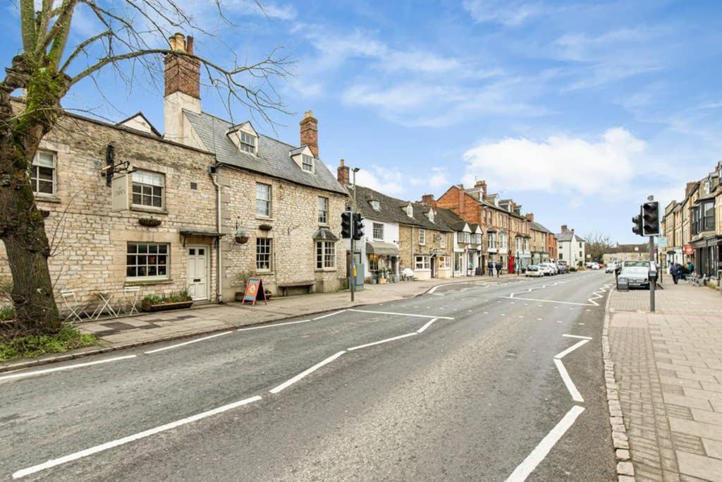 Oxfordshire Living - The Bowler Hat Cottage - Woodstock Exterior foto